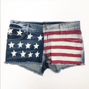 LF AMERICA SHORTS
